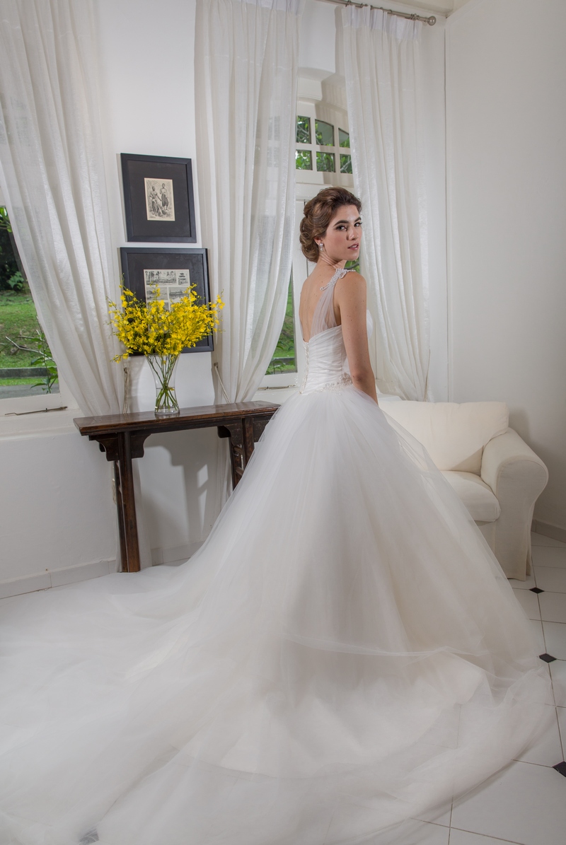 Classic Pleated Tulle Lace Pearl Beading Shoulder Strap Ballgown Wedding Dress