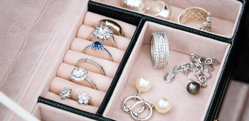 Tips for picking your wedding jewelry